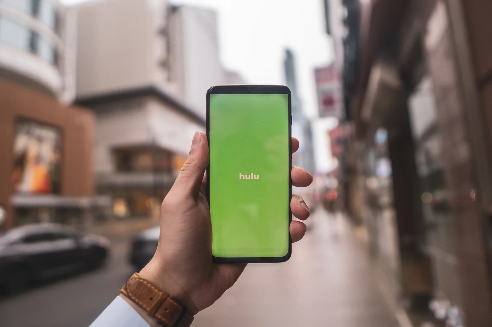 如何在2020年在英国获得Hulu，为什么Hulu仍然无法在英国使用？